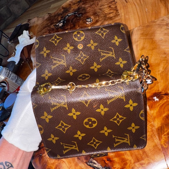 Louis Vuitton Monogram
Canvas Porte
Papier Wallet passport holder repurposed - Picture 9 of 15